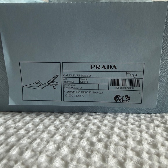 Prada Women's Elegant Black Pointed Heels - Picture 4 of 4